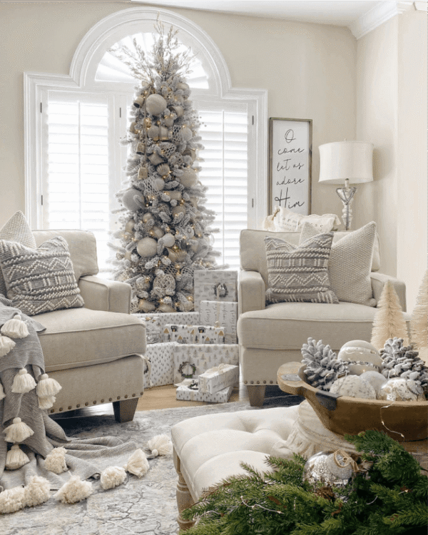 King_Flock_Slim01_19e3388c-650e-4d48-aee8-d575c1ff2eae 10' King Flock® Slim Artificial Christmas Tree with 1000 Warm White LED Lights