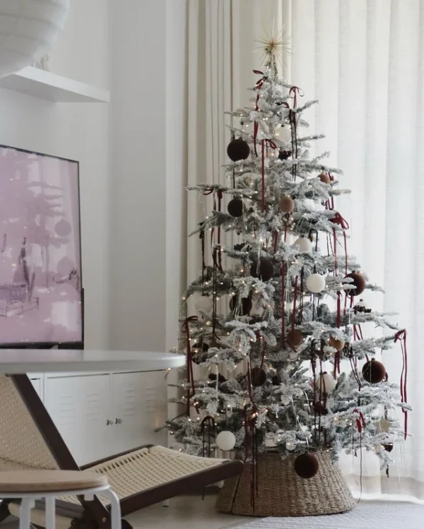 famdcor--holly-jolly-santa--2024-12-01-03-40-53--instagram 9' King Noble Flock Artificial Christmas Tree with 700 Warm White LED Lights